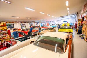 Autoja Classic Garage museossa.