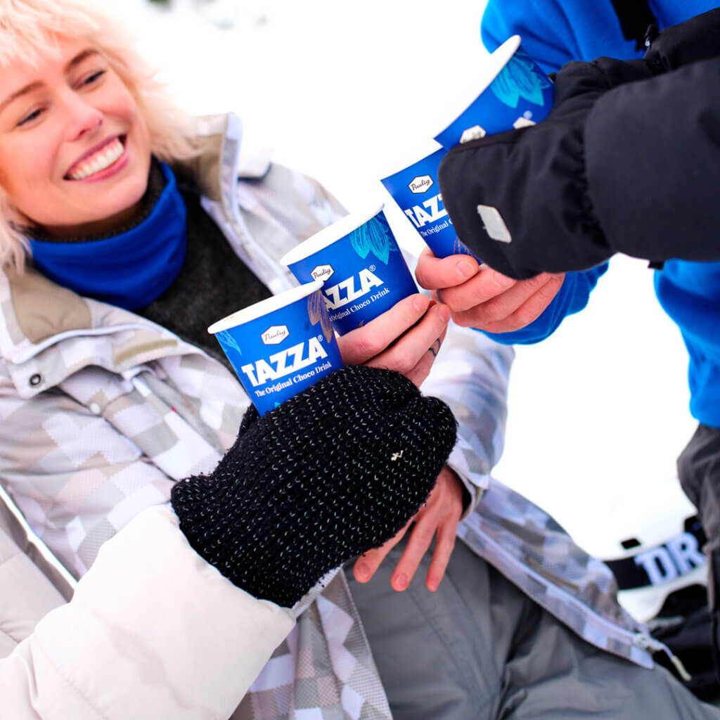 Himoksen luistelutapahtumassa on myös kahvio.