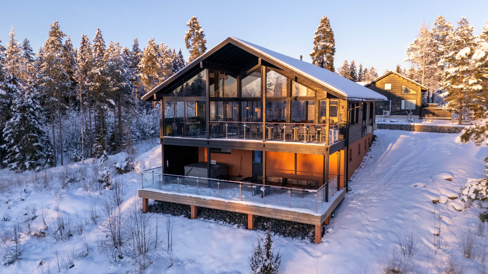 Villa Ihku, 18+2 hlön erillismökki