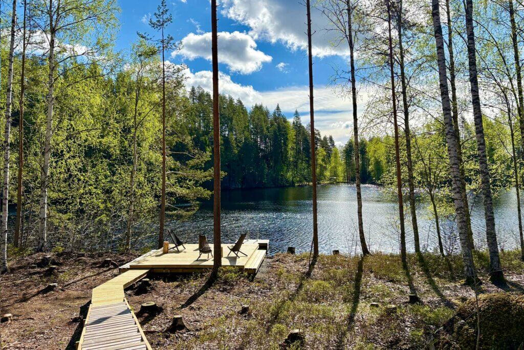 Kivirinne rantamaisemaa.