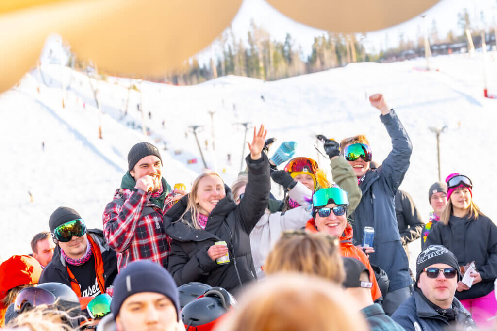 Afterski-bileet Himoksen länsirinteillä.