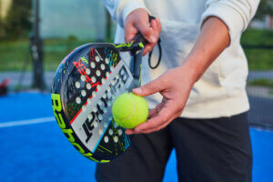 Padel-maila ja pallo