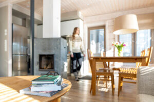 Keväinen tunnelma mökillä Himoksella.