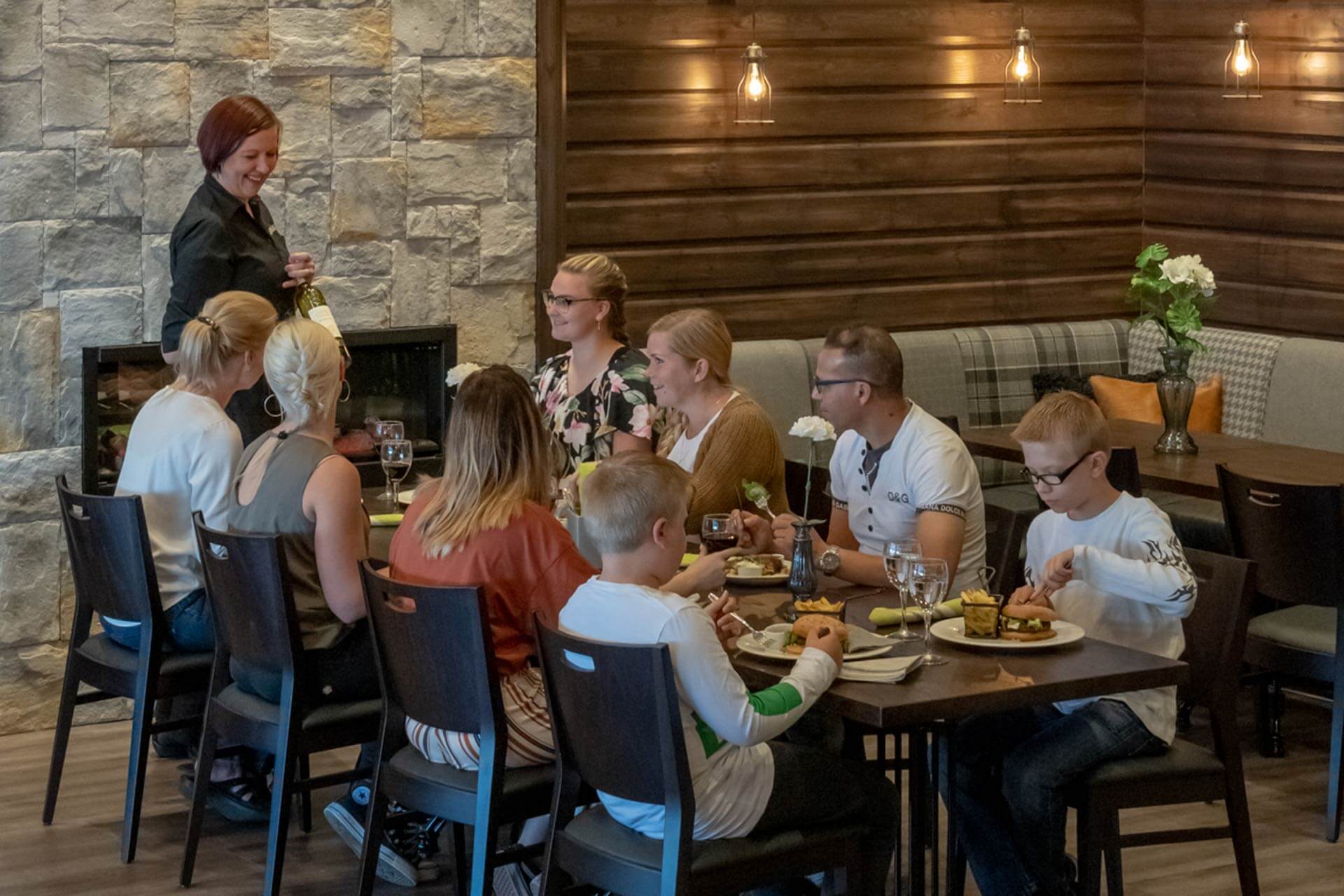 ruokailu ravintola Himoksella