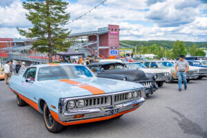 V8 Summer Meet Himos on kaikille jenkkiautohenkisille harrastajille suunnattu tapahtumaviikonloppu jo 27. kerran! Tekemistä ja näkemistä riittää koko perheelle. Tapahtumapäivät kruunataan livemusiikin tahdissa Himos Areenan iltabileissä.